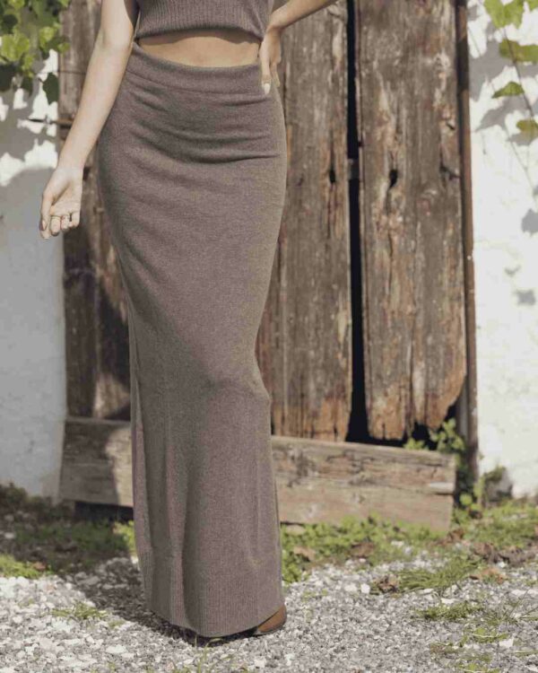THE SKIRT - Image 3